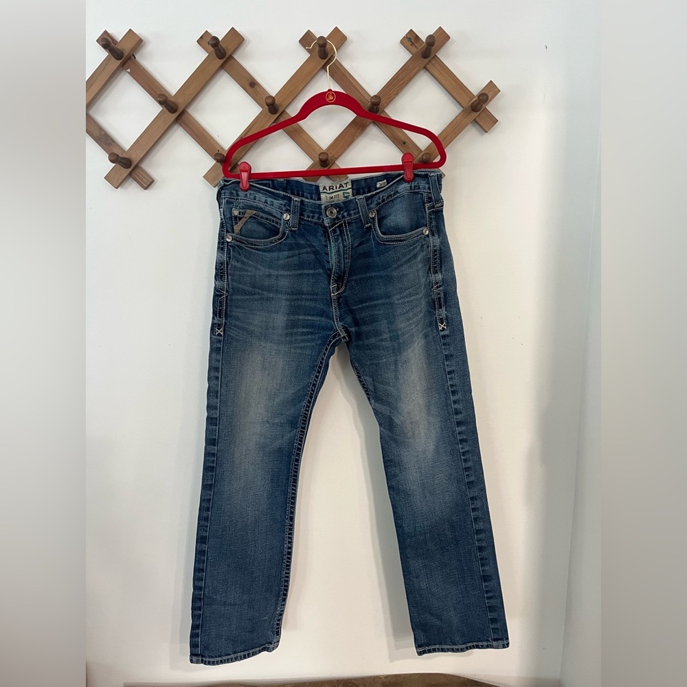 Men’s Ariat slim fit straight leg jeans size 36/32, great condition! Like new!